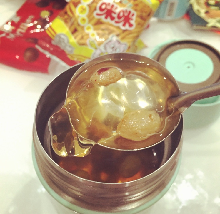 桃胶炖银耳