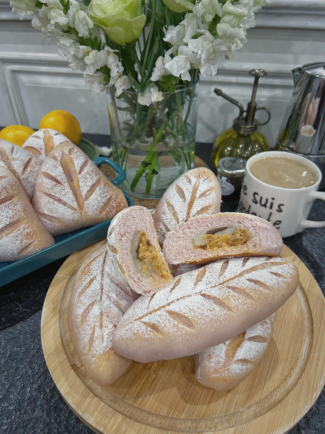 无敌好吃的：芋泥肉松面包！