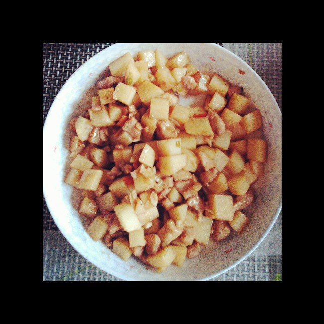 土豆丁炒鸡肉丁