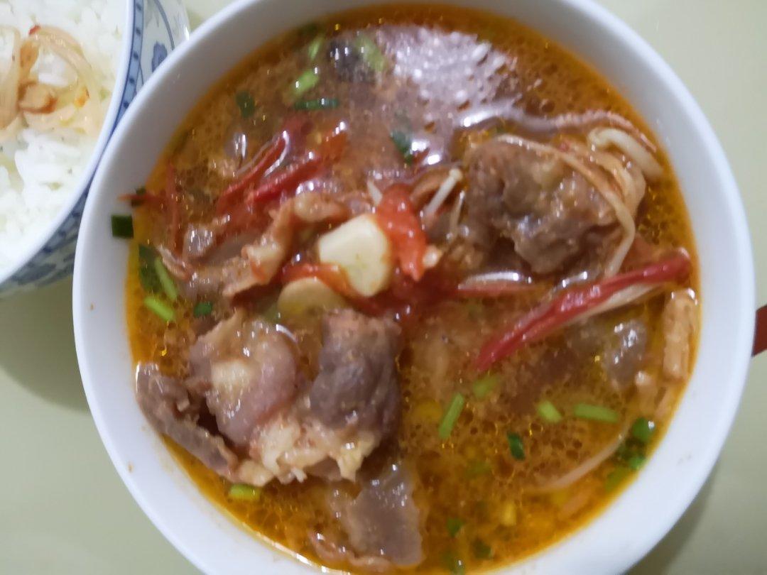 番茄金针菇肥牛锅 鲜到眉毛掉