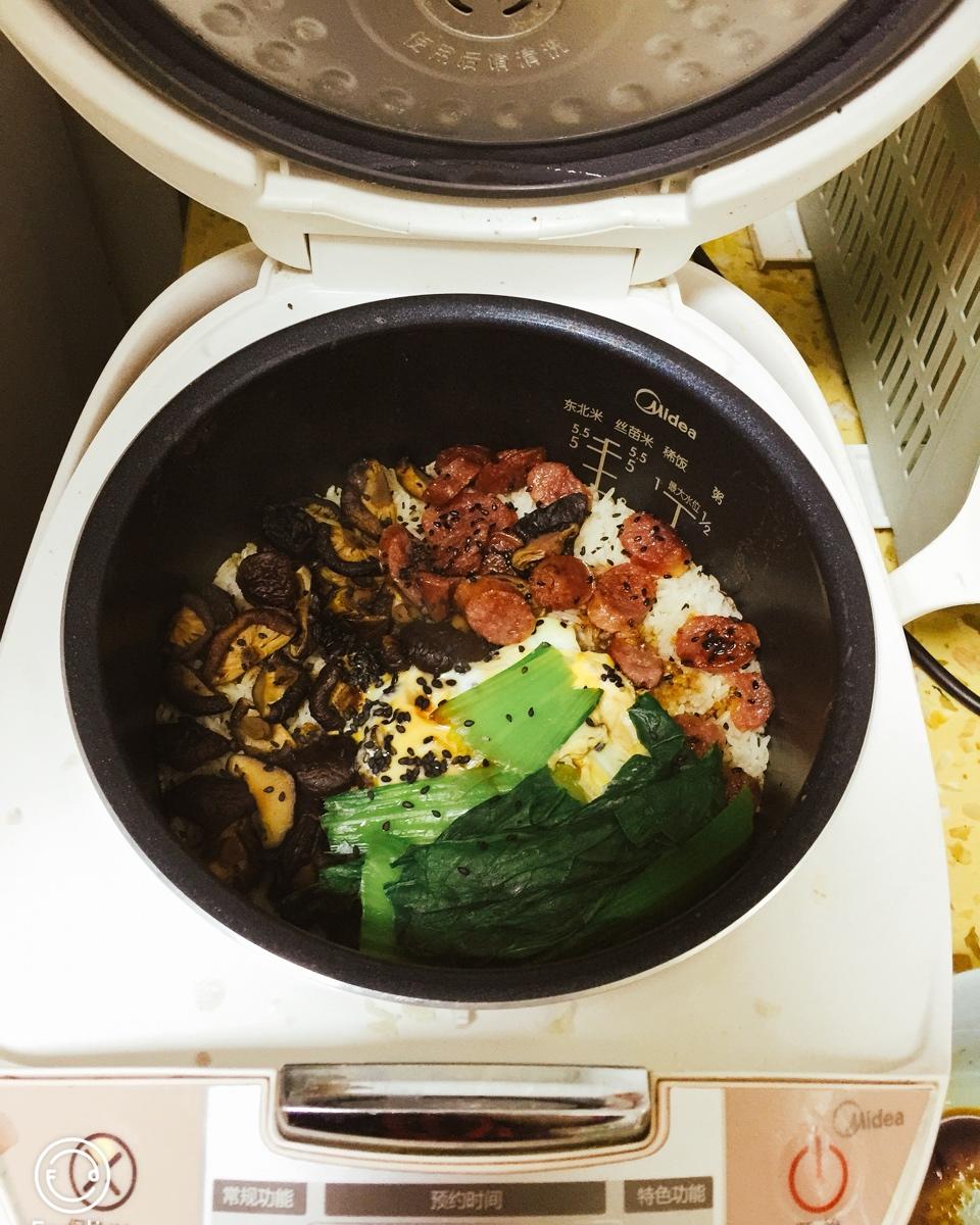 【电饭煲腊肠煲仔饭】