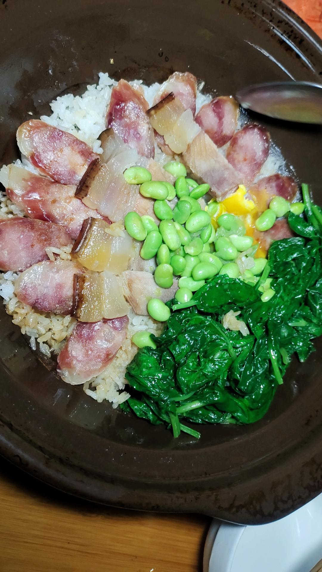 厨师长教你：家常“排骨煲仔饭”的做法，米饭和锅底的锅巴都很香