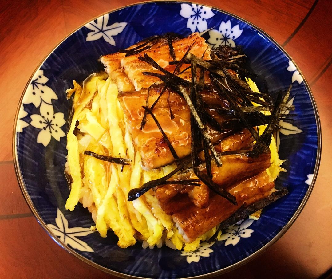 蒲烧鳗鱼盖饭（鳗丼）