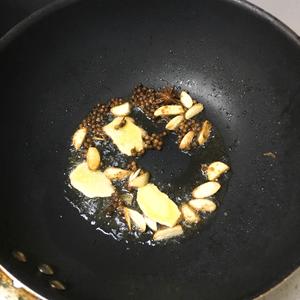 香菇烧鸡的做法 步骤4