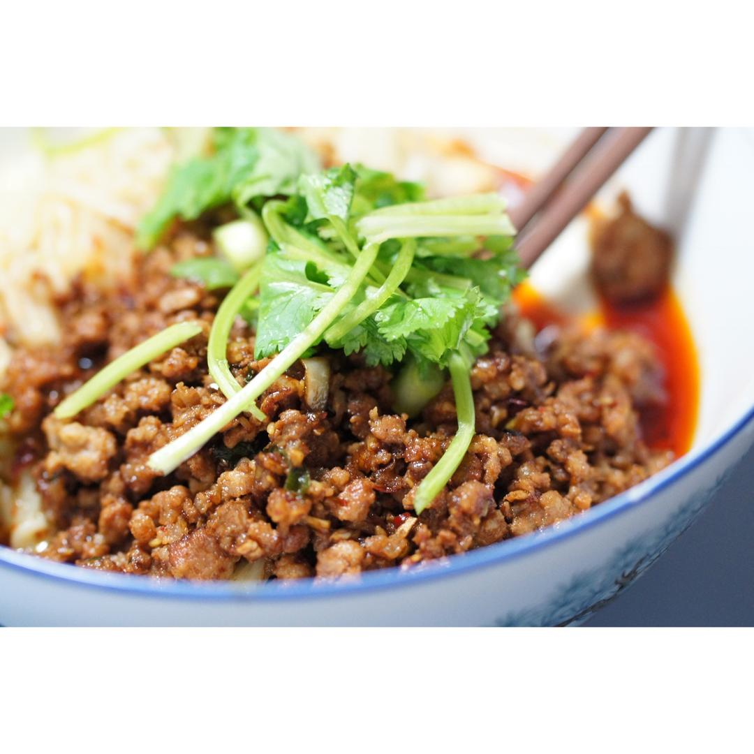 洋葱酥卤肉饭