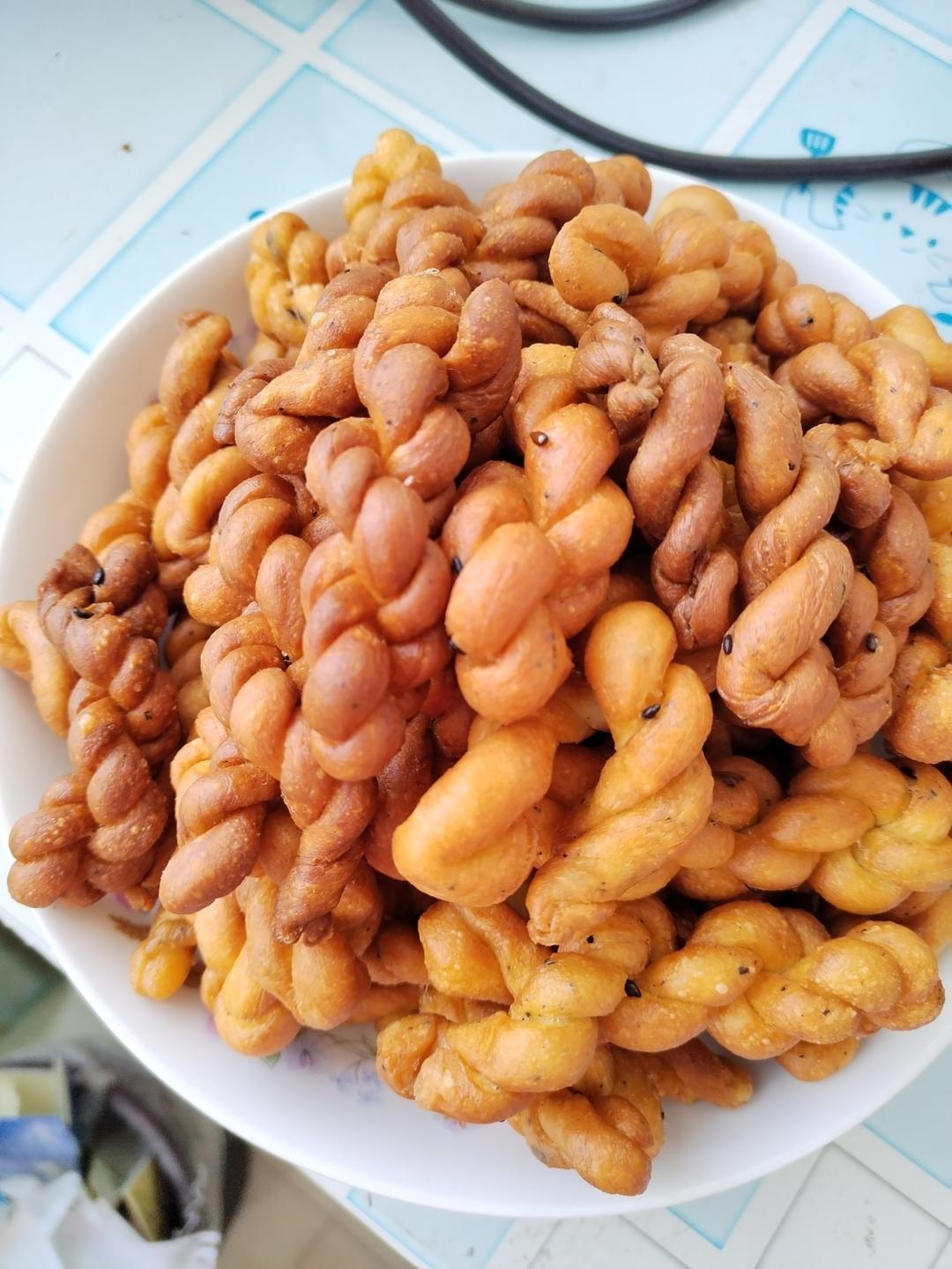 酥脆咸味小麻花
