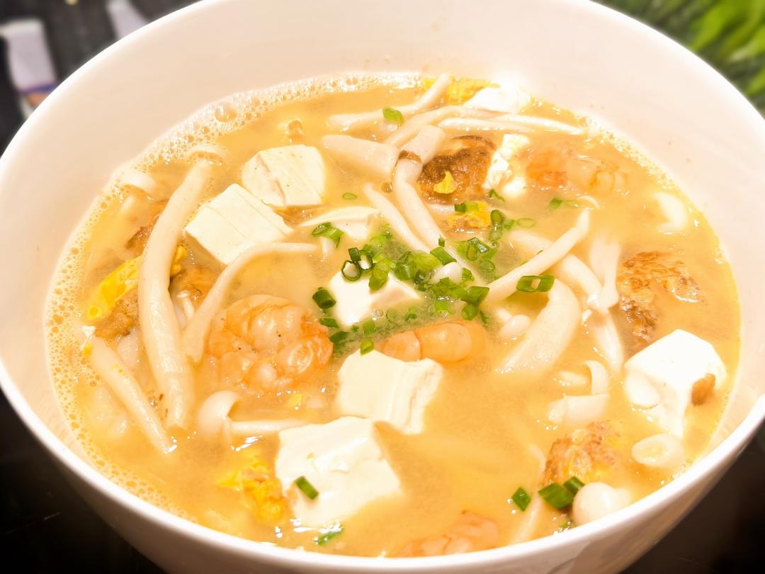 鲜虾菌菇豆腐汤