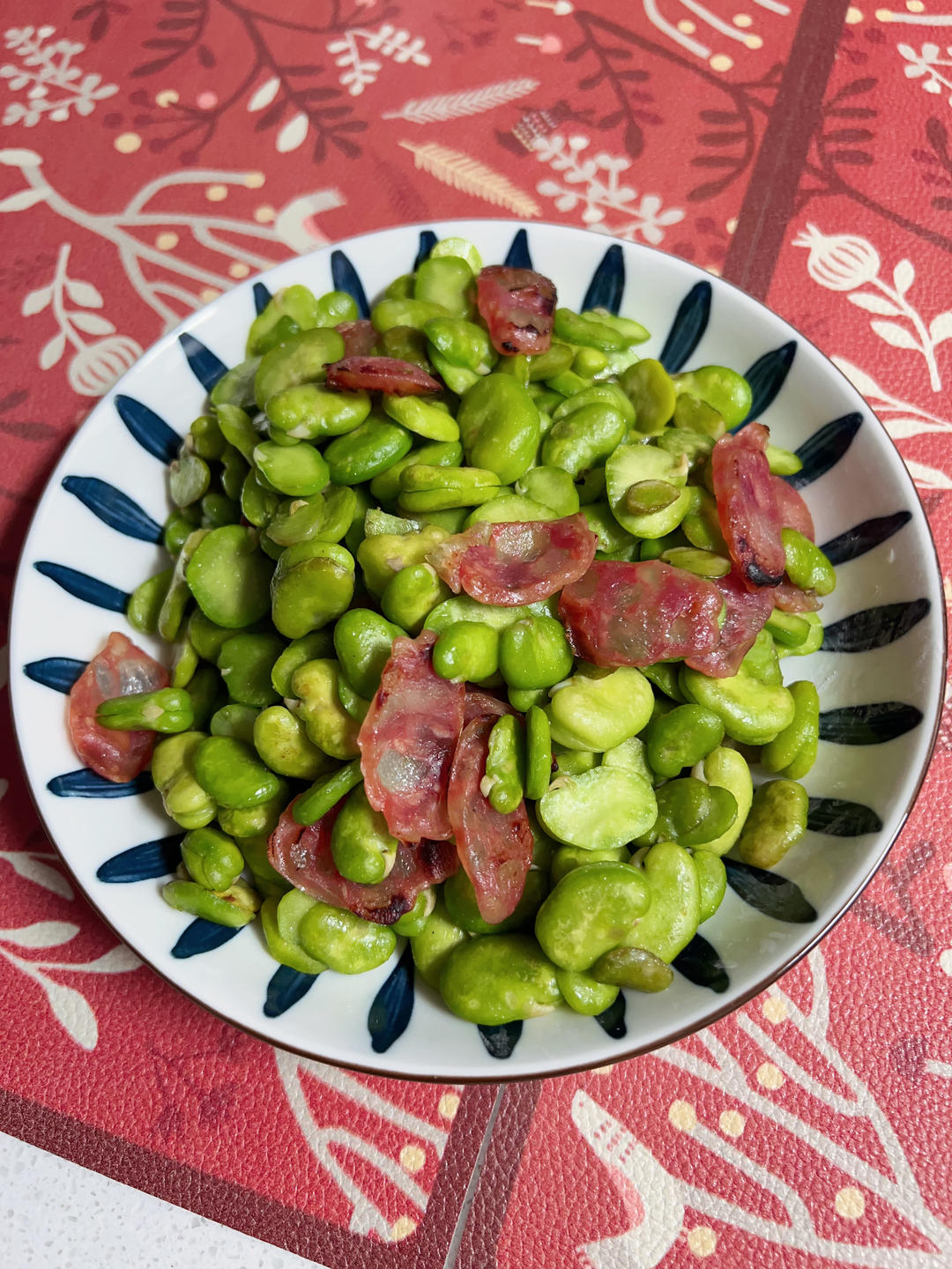 腊肠炒蚕豆