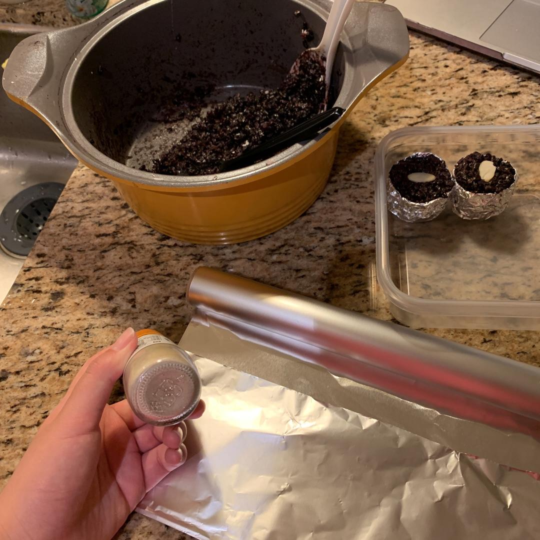 港式点心：黑米糕