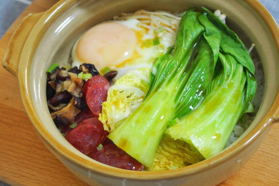 广式腊味煲仔饭
