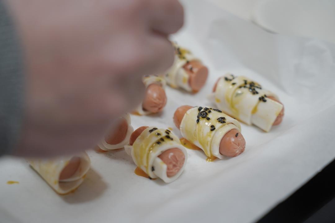 热搜美食手抓饼香肠卷【北鼎烤箱食谱】的做法 步骤3