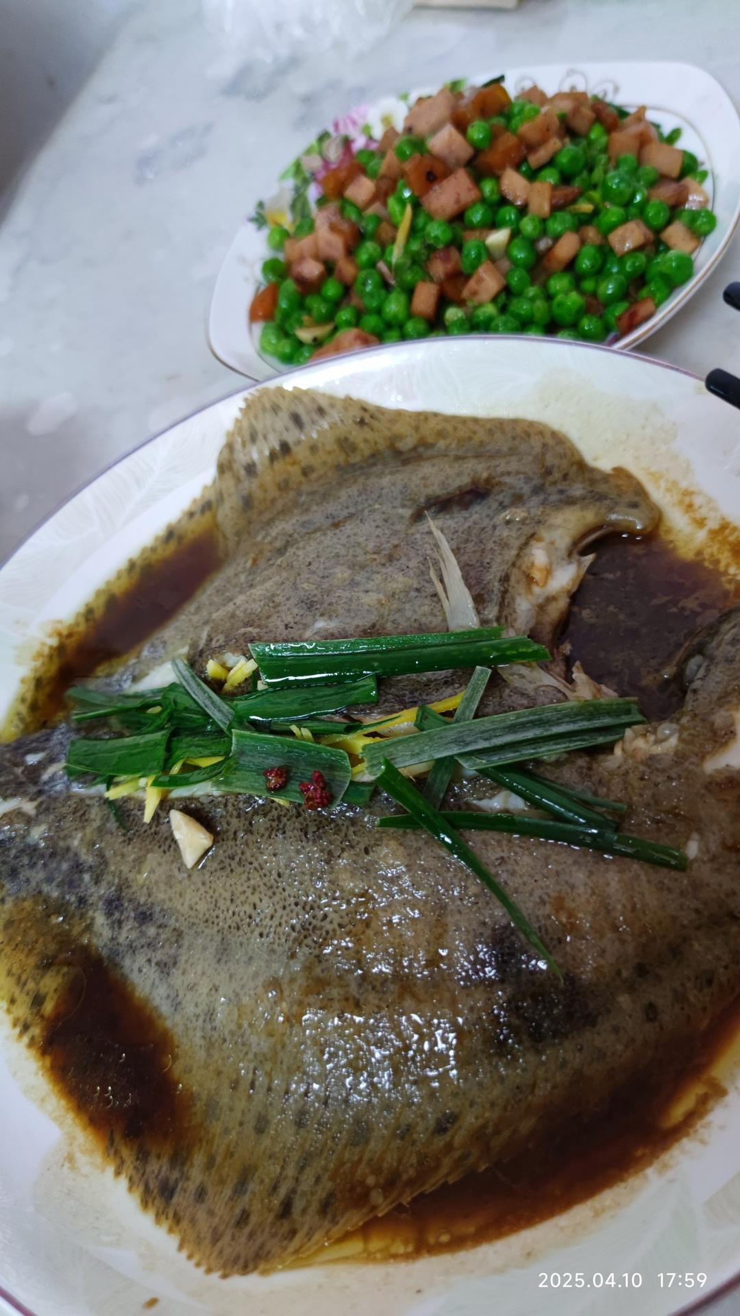 为什么广东人做清蒸多宝鱼那么好吃？教你正确做法，鲜嫩没有腥味