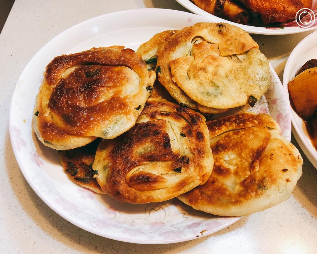 【饺子皮葱油饼】