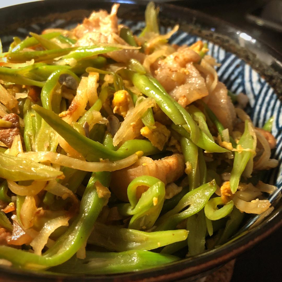 美食性孢子做的豆角丝炒饼丝