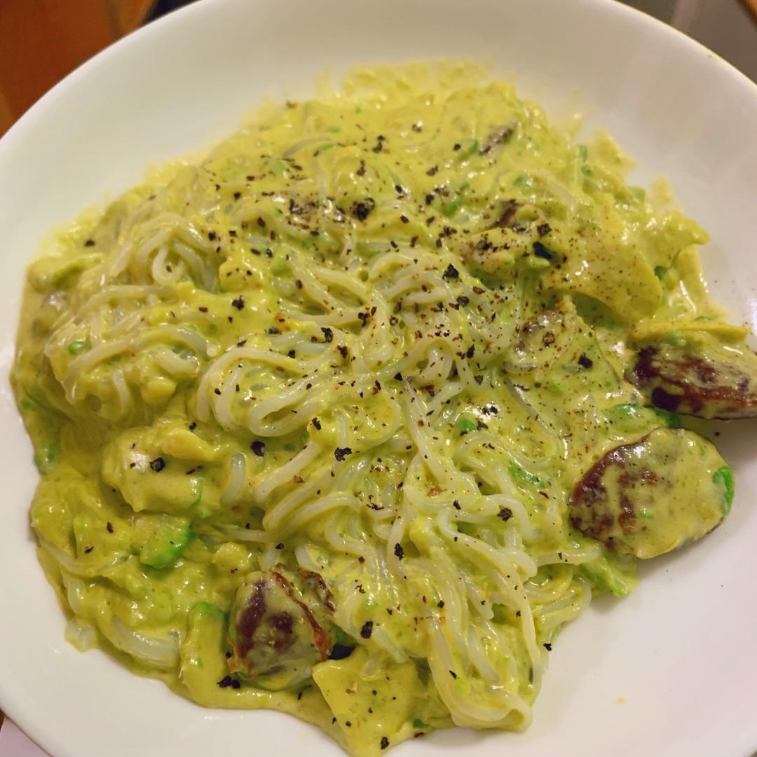 【生酮低碳】培根牛油果咸蛋魔芋面，快手2分钟