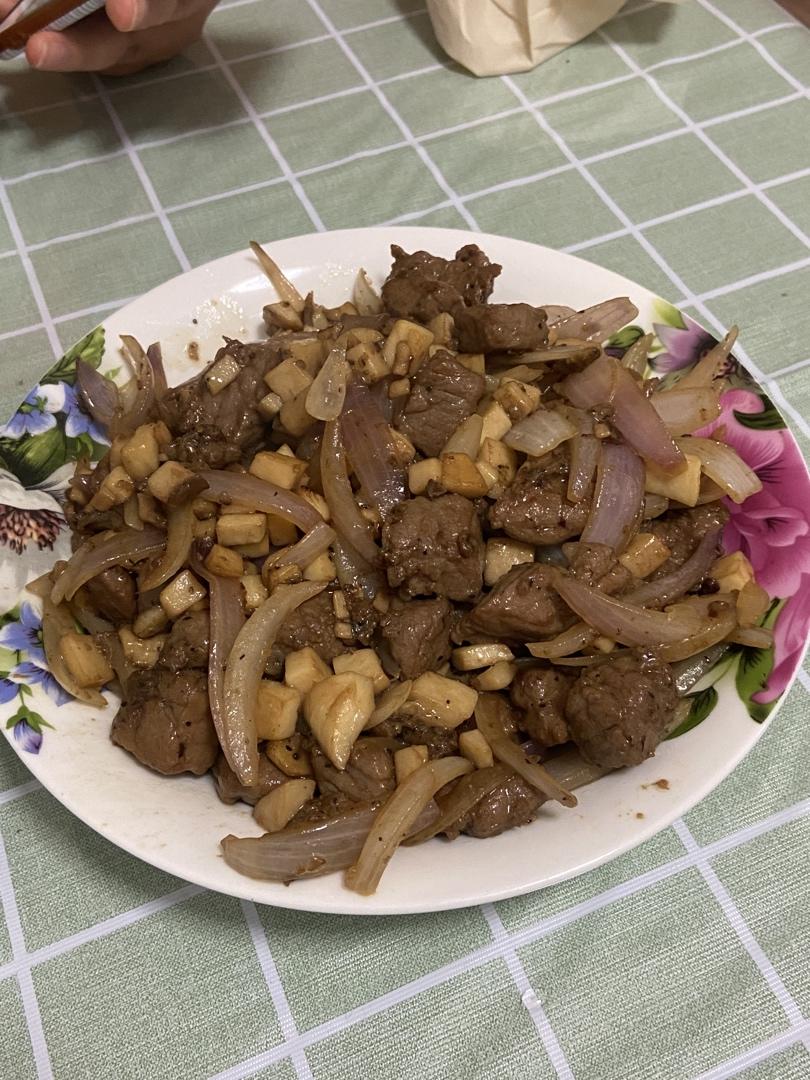 孜然洋葱炒牛肉粒