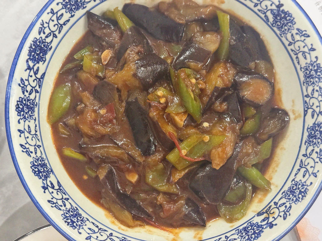 红烧茄子（佐西红柿尖椒）