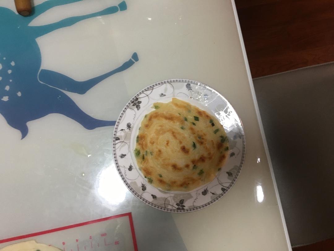 饺子皮做葱花小饼
