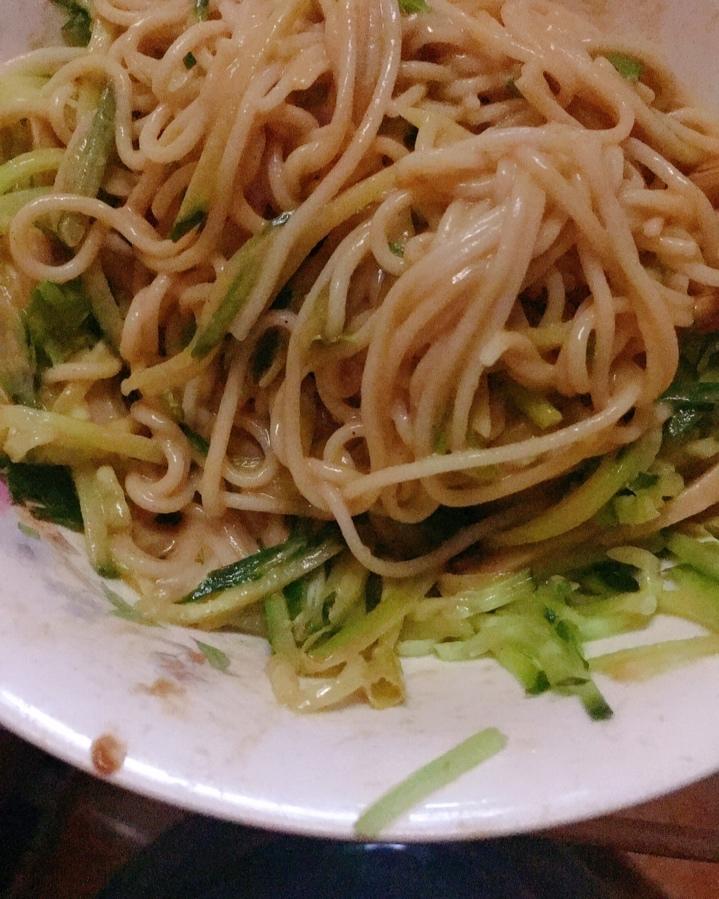 芝麻酱凉面拌面