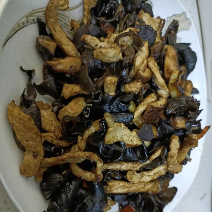 香菇木耳炒肉