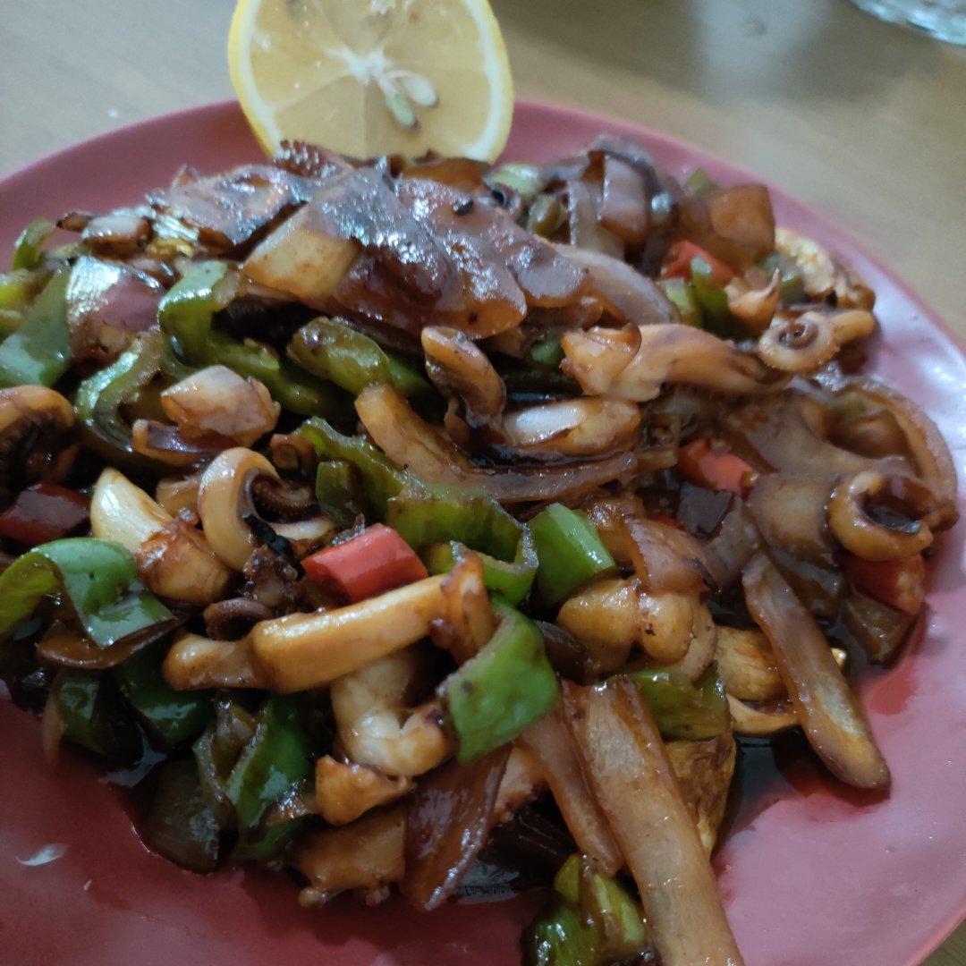 爆炒鱿鱼须，加上这一步，可以与铁板鱿鱼媲美