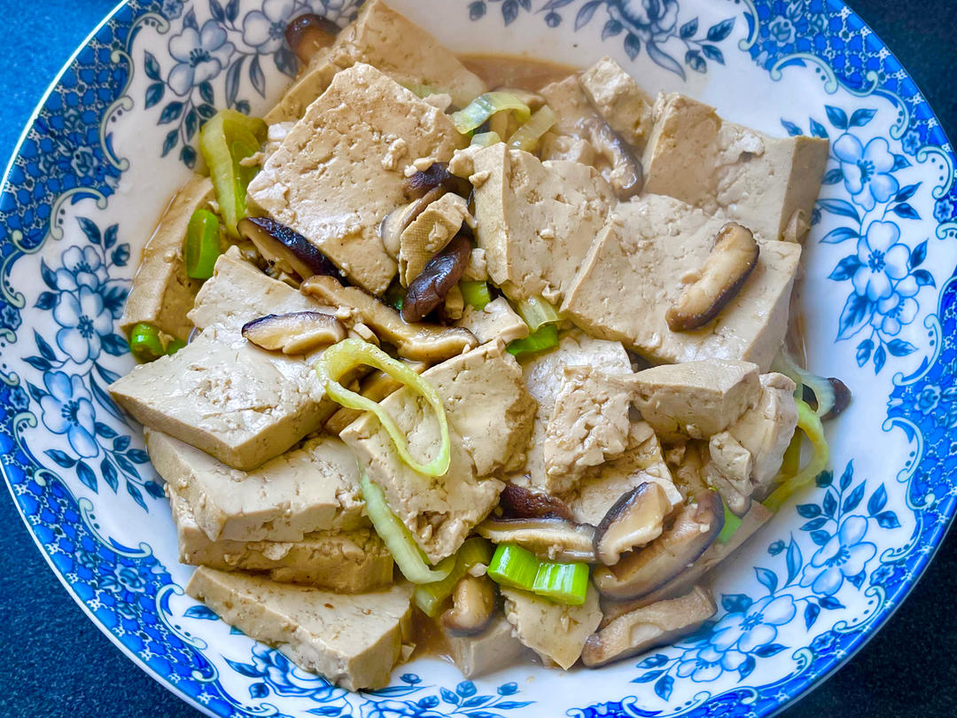 香菇烧黑豆腐