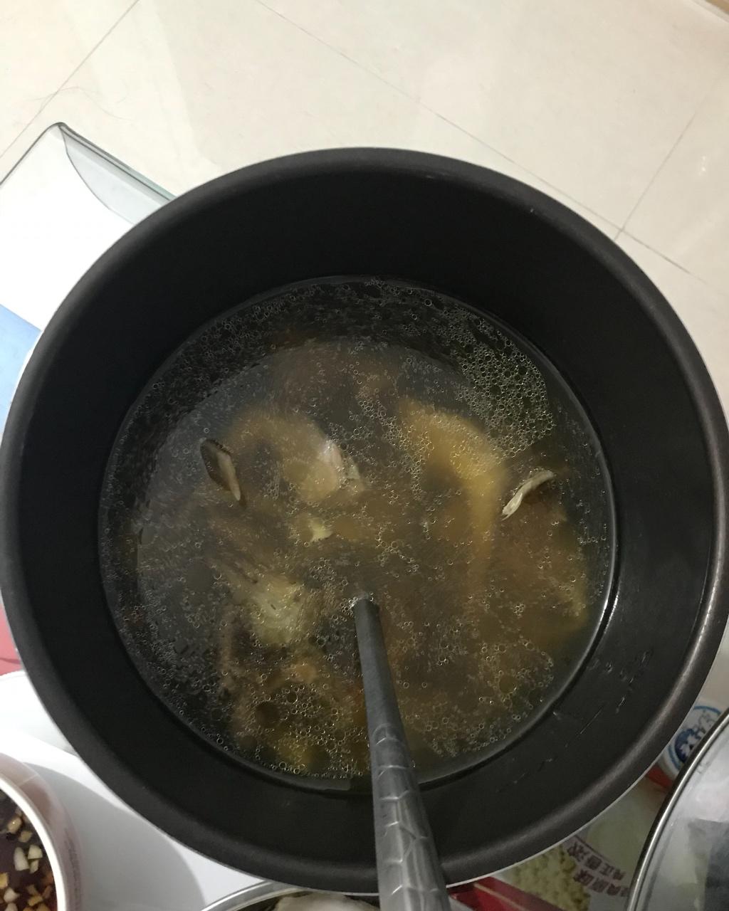 黄芪当归乳鸽汤