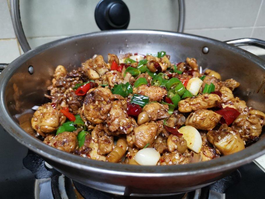 厨师长教你：“干锅鸡”的家常做法，肉香四溢回味无穷