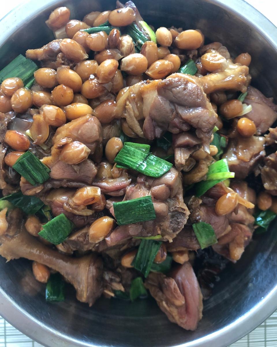 咸鸭腿炖黄豆
