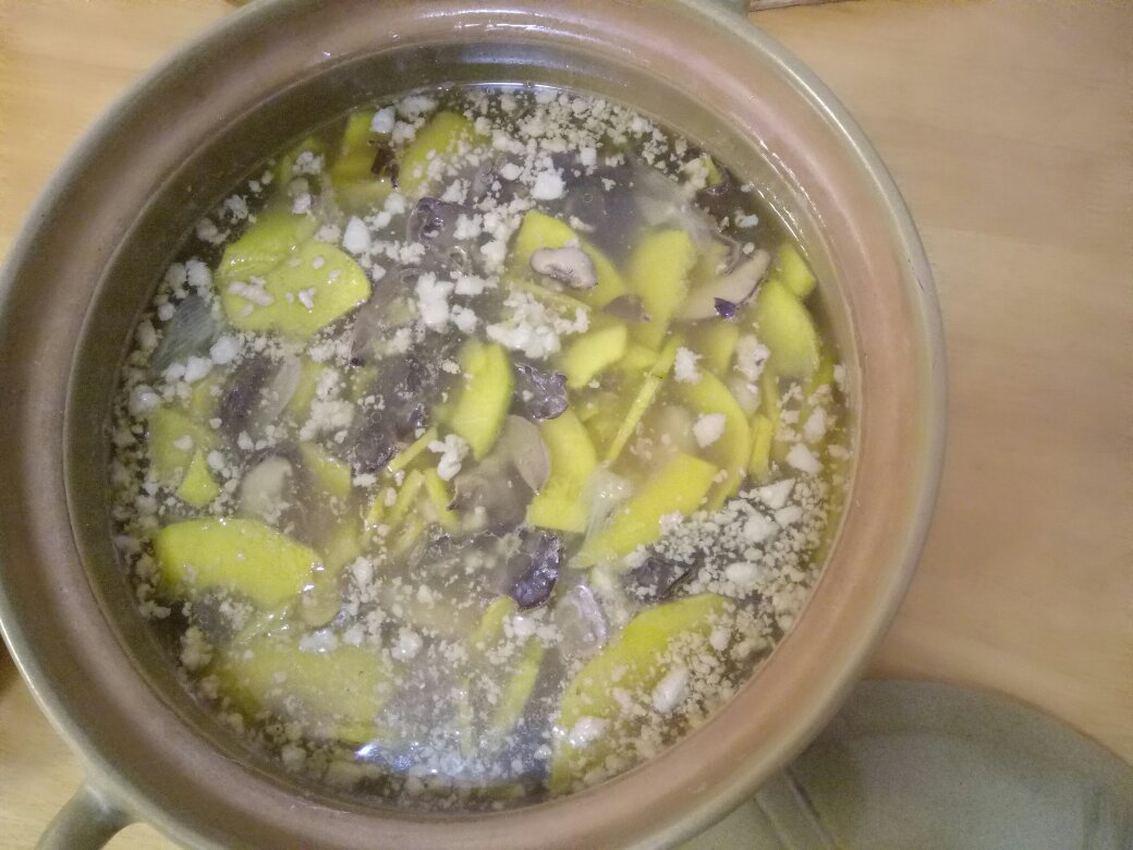 南瓜木耳香菇汤
