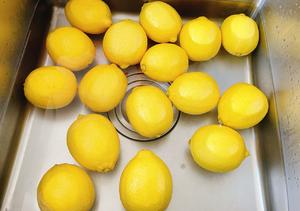 柠檬蜜「特百惠版」的做法 步骤2
