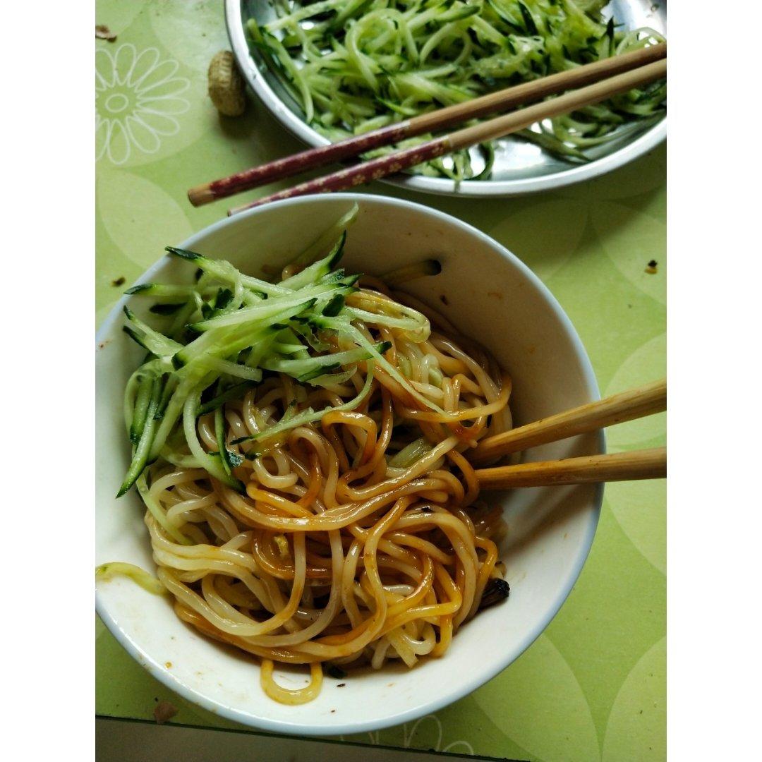 10分钟搞定的一碗葱油拌面