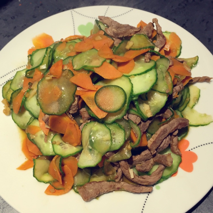 胡萝卜青瓜炒肉片