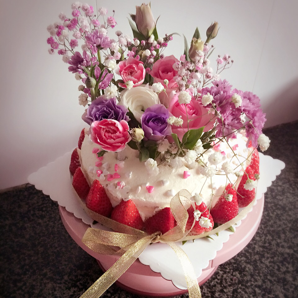 拗造型的鲜花💐蛋糕