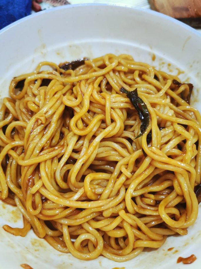10分钟搞定的一碗葱油拌面