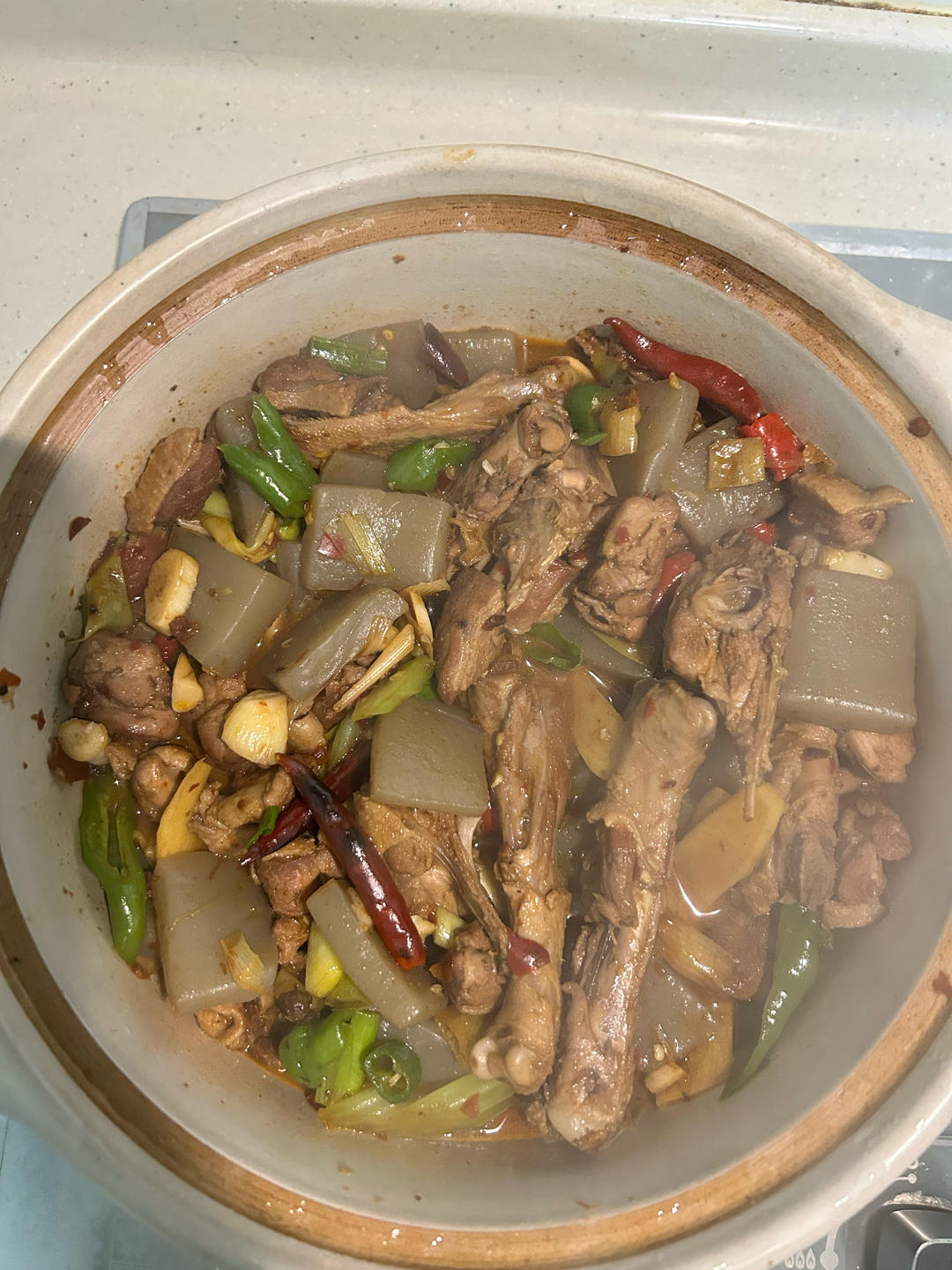 厨师长教你：用土灶烧“乡村啤酒鸭”，味道安逸得不摆了