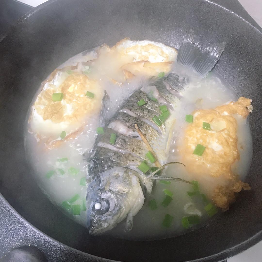 奶白鲫鱼鸡蛋汤