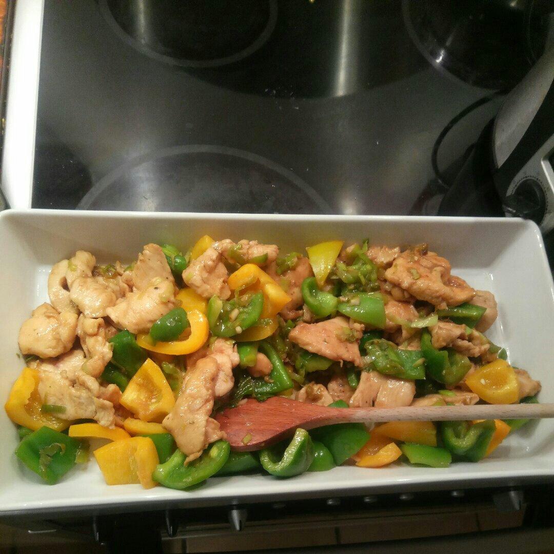 把鸡肉炒的嫩嫩的：青椒溜鸡片