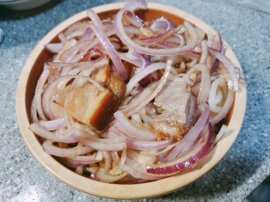 猪头肉拌洋葱—清口小凉菜（有防辣眼方法哦）的做法