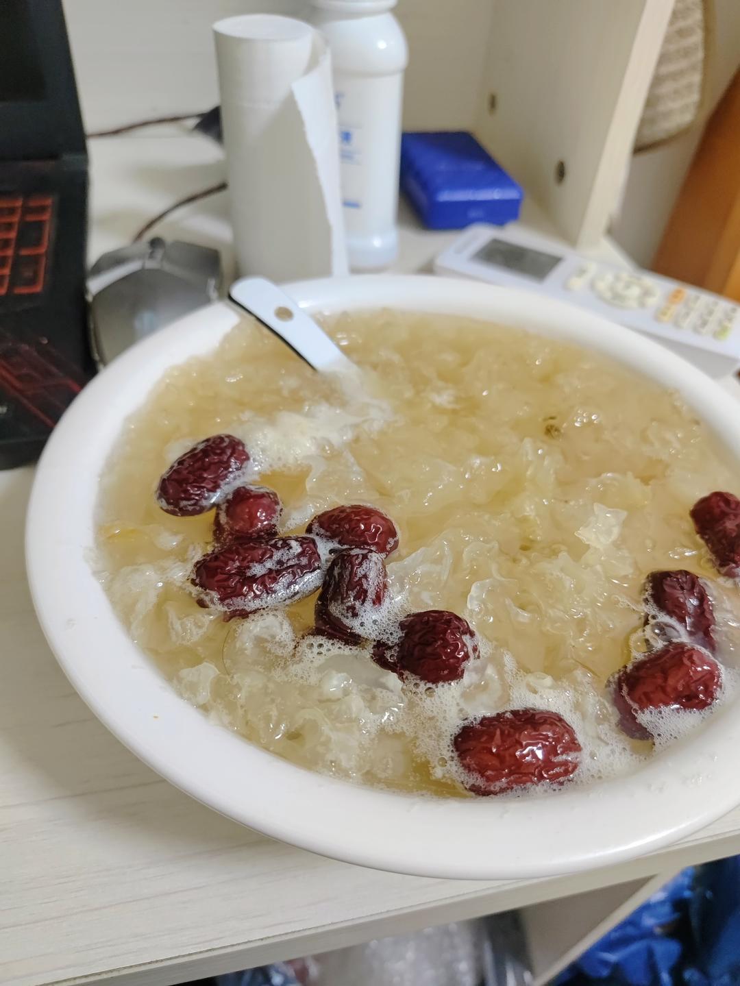 无敌好喝❗️快速熬出胶的银耳羹😋美容又养颜