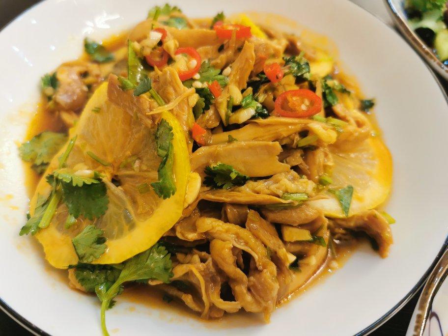 💥疫情期吃啥？🍋柠檬酸辣手撕鸡腿🔥酸辣爽口开胃