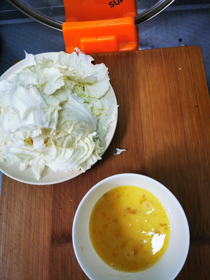 白菜鸡蛋汤（简单快手）的做法 步骤1