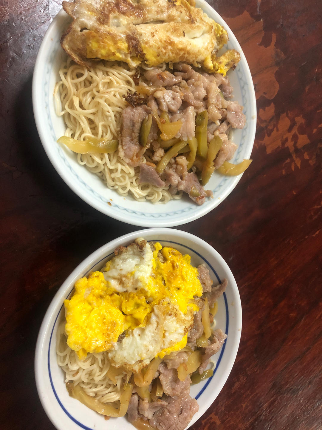 教你在家也可以做的榨菜肉丝面，香辣开胃，面条好吃到连汤都不剩