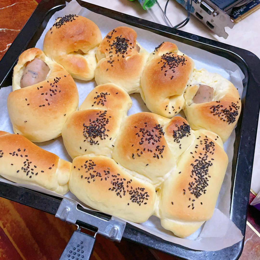 一次发酵迷你香肠小面包卷
