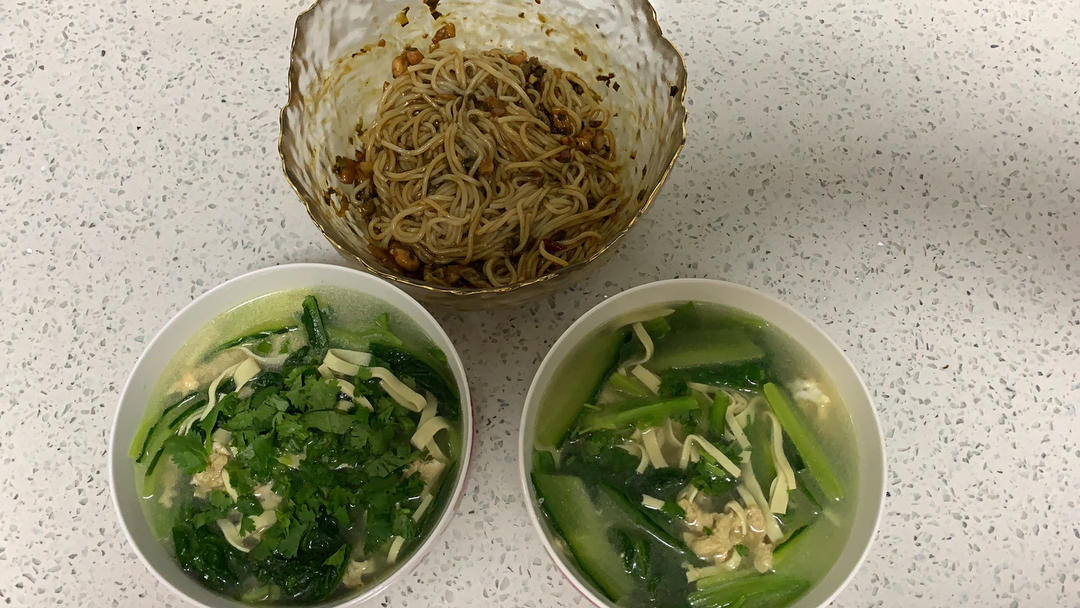 一屋，二人，三餐，四季