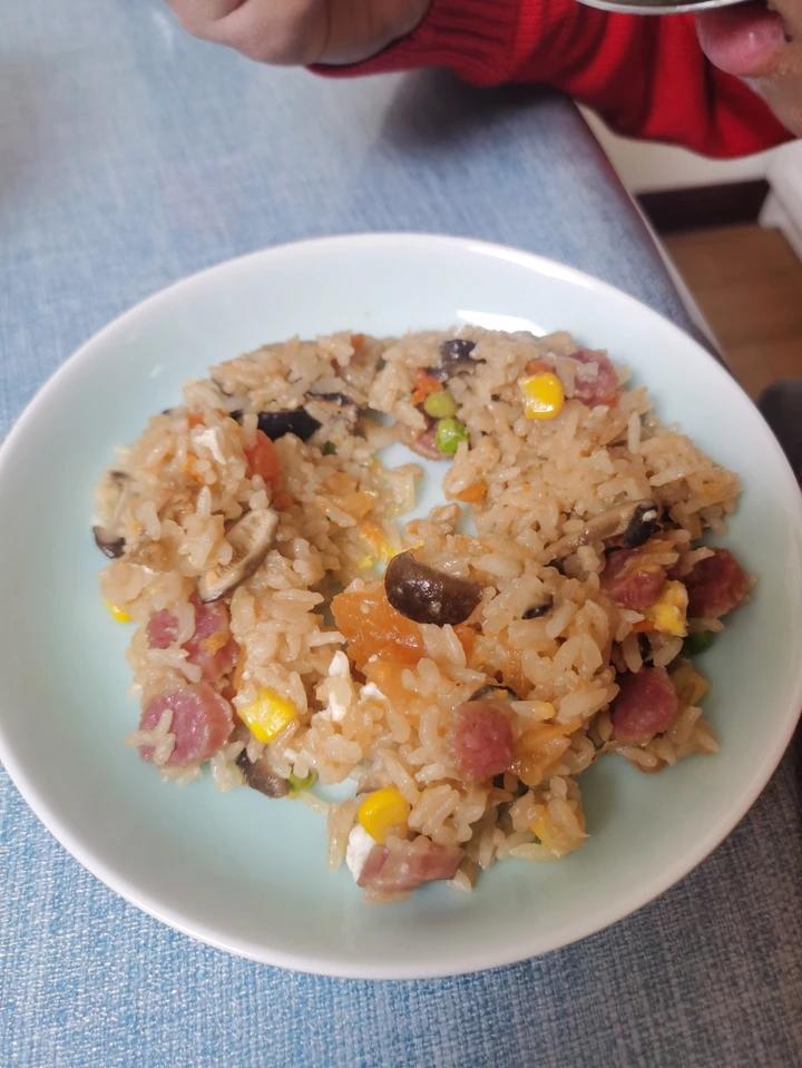 懒人电饭锅香肠焖饭/煲仔饭