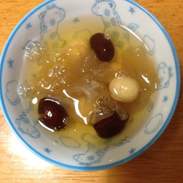 红枣莲子银耳羹