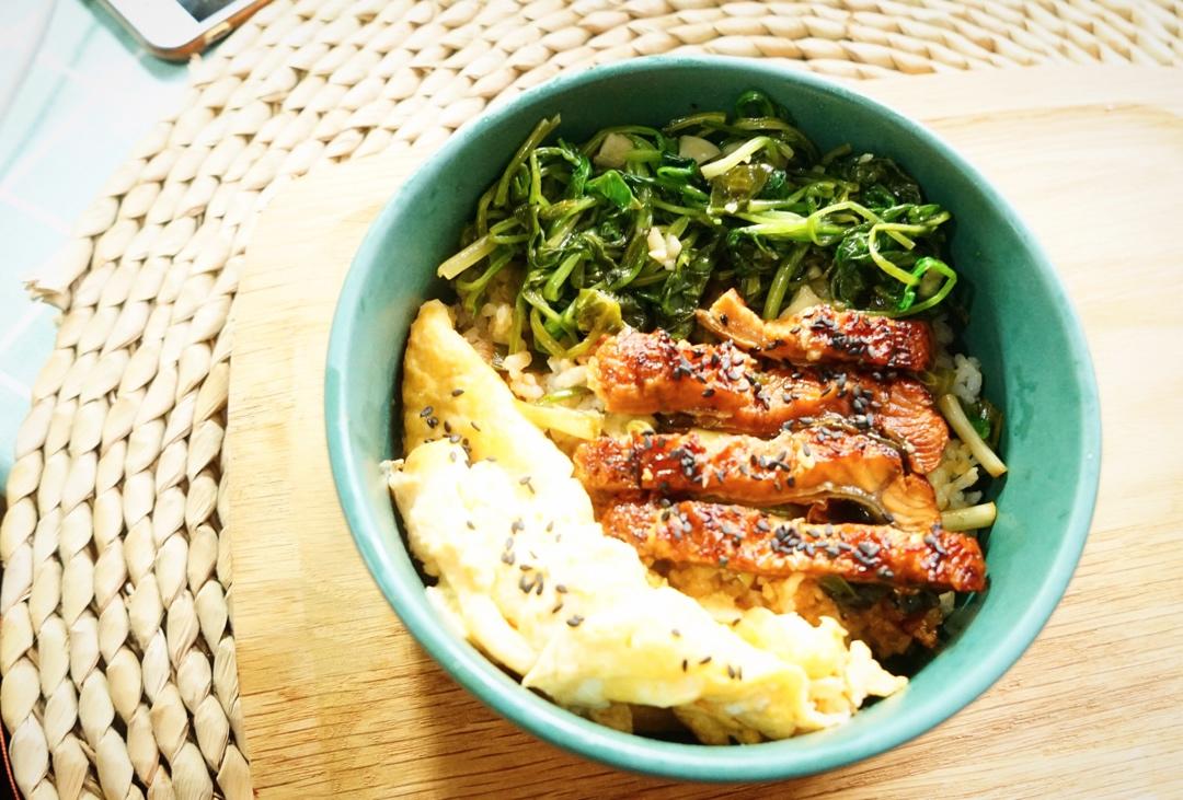 蒲烧鳗鱼盖饭（鳗丼）