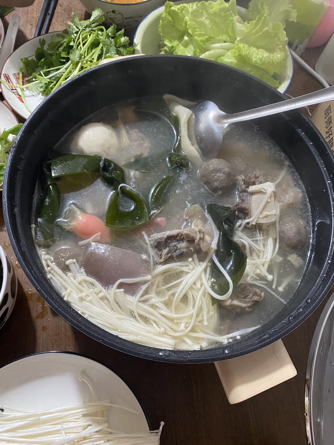 做一碗非常鲜美的牛肉汤底用来做火锅,特别棒用料辅料想吃啥放啥用