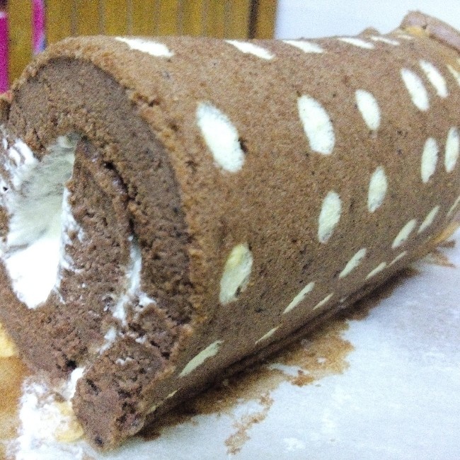 可可奶油波点蛋糕卷